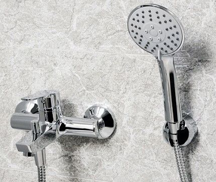 Rhin 4401 Смеситель для ванны с коротким изливом